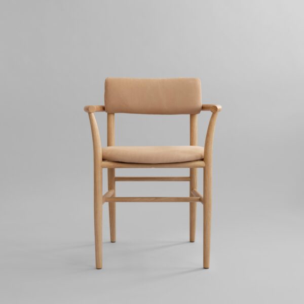 Nama Dining Chair, Armrest - Nubuck - Natural Oak & Nude Nubuck