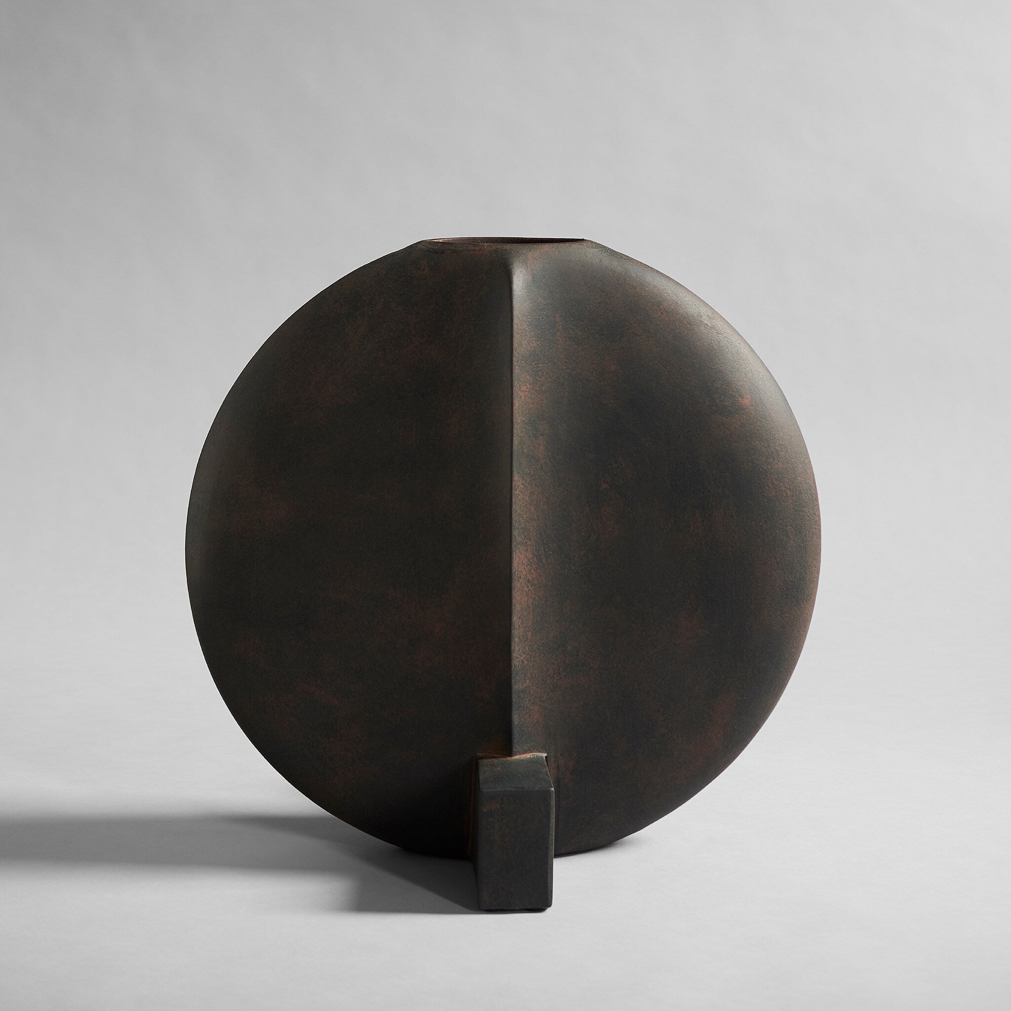 Guggenheim Vase, Big - Coffee - Dark Grey 1 Guggenheim Vase, Big - Coffee - Dark Grey