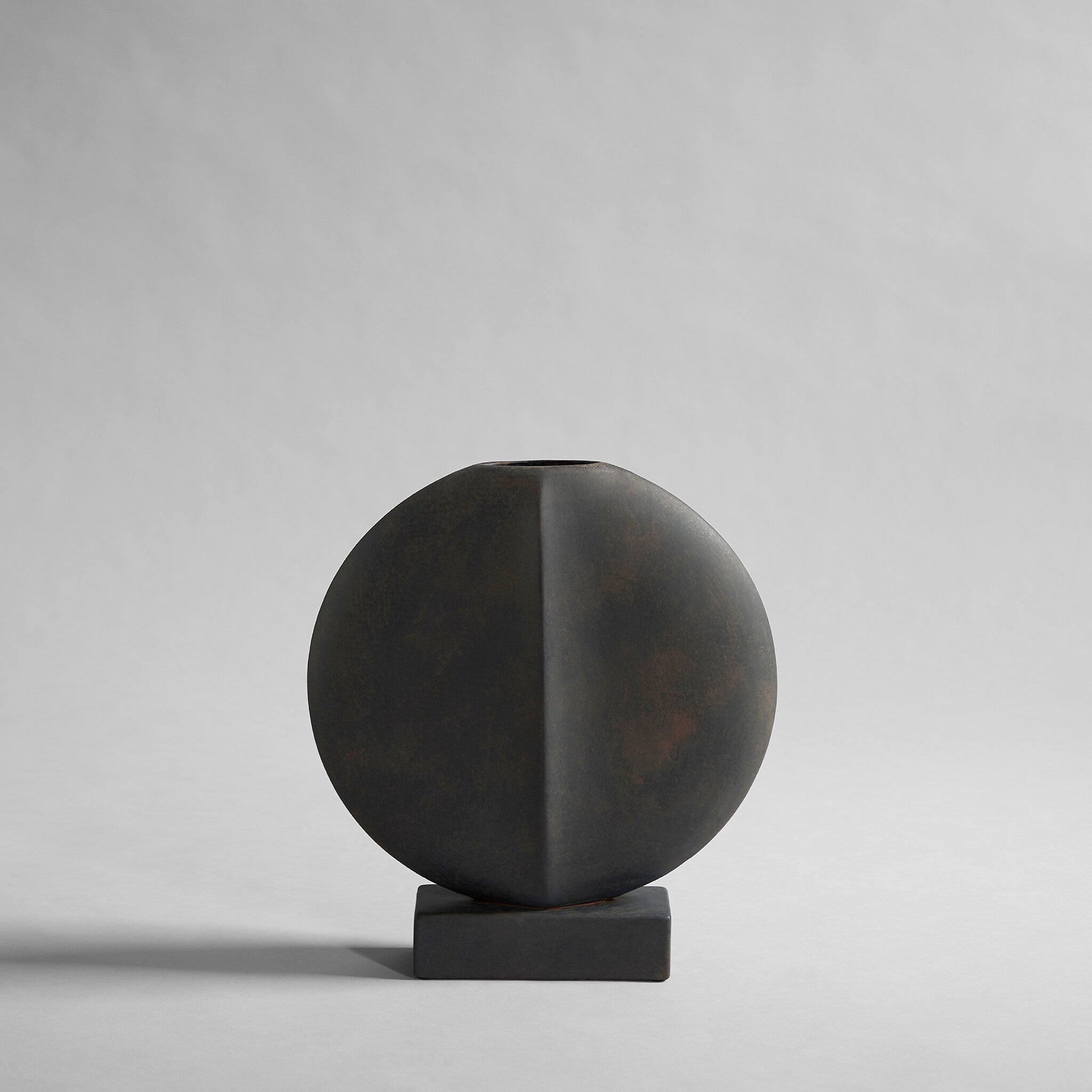 Guggenheim Vase, Mini - Coffee - Dark Grey 1 Guggenheim Vase, Mini - Coffee - Dark Grey