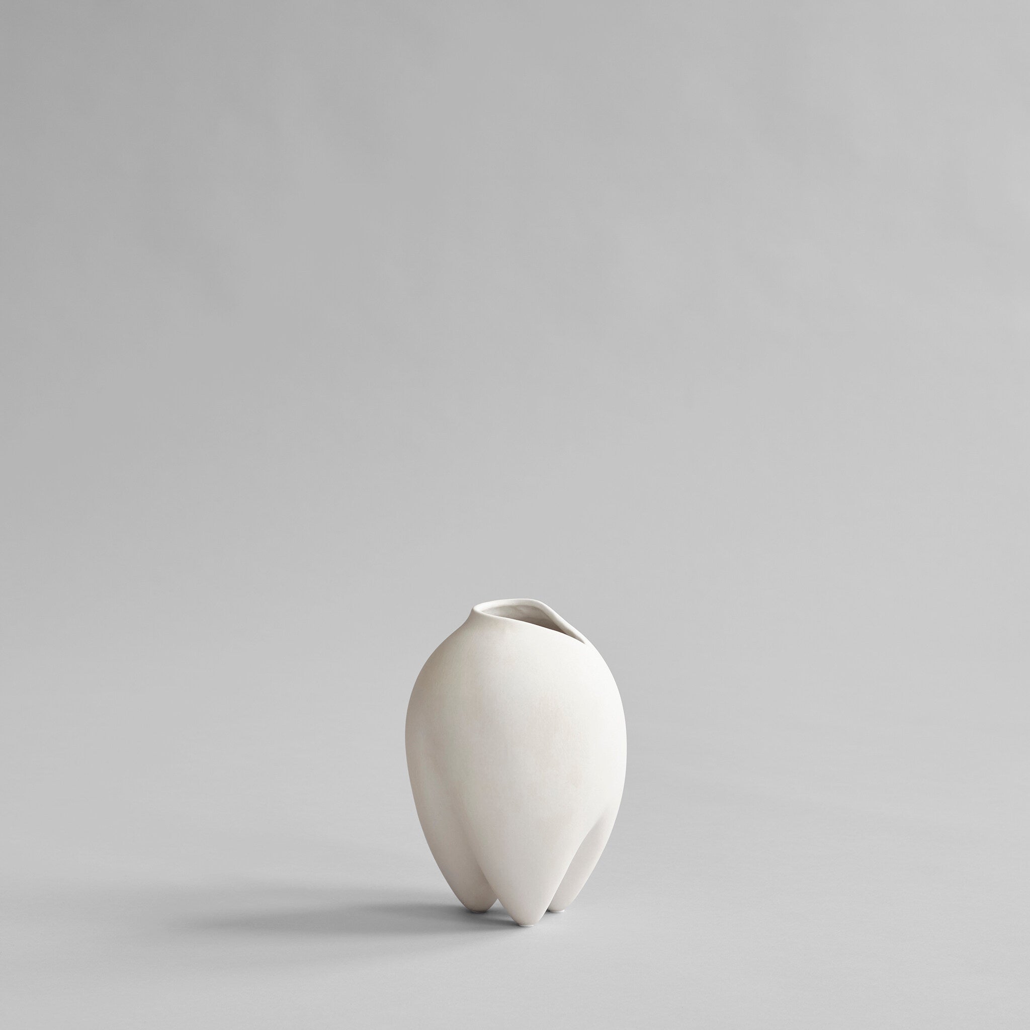 Sumo Vase, Slim Petit - Bone White - Coffee 1 Sumo Vase, Slim Petit - Bone White - Coffee