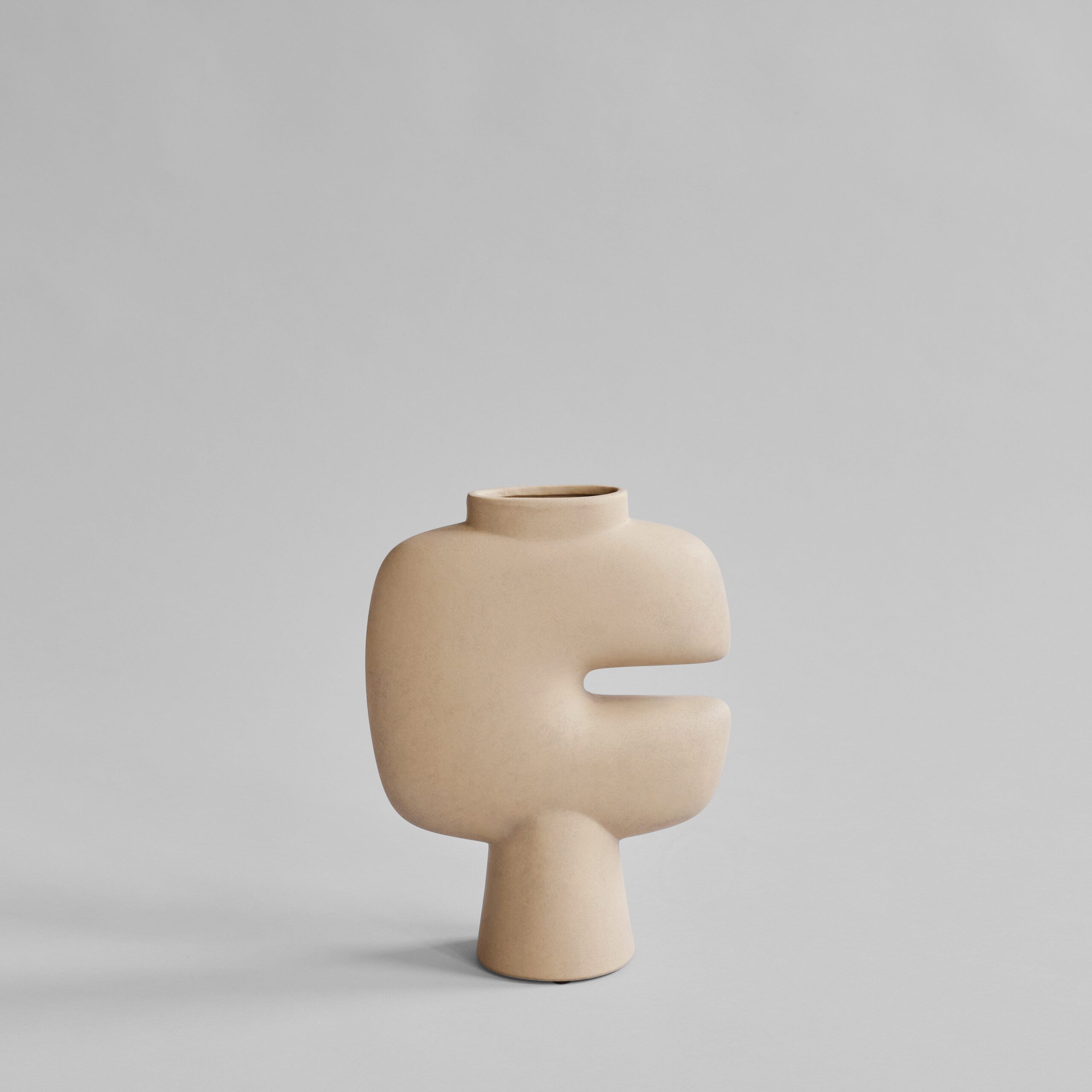 Tribal Vase, Medio - Sand - Bone White 1 Tribal Vase, Medio - Sand - Bone White